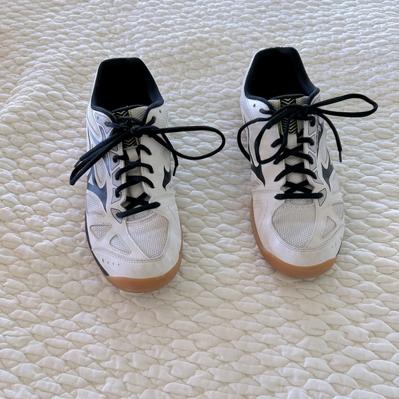 Mizuno volleyball shoes women size 11 - Picture 4 of 10